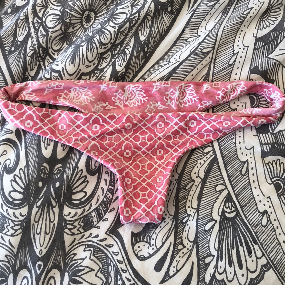 Reversible bikini bottoms